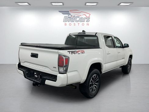 Used 2020 Toyota Tacoma TRD Sport AWD/4WD image 4