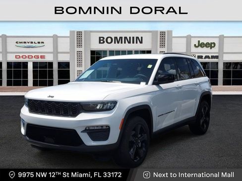 Used 2025 Jeep Grand Cherokee Limited w/ Black Appearance Package image 1