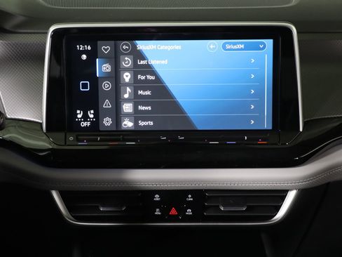 Used 2025 Volkswagen Atlas Peak Edition SE image 32