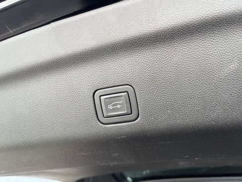 Used 2024 Cadillac Escalade Sport Platinum w/ LPO, ONYX Package image 9