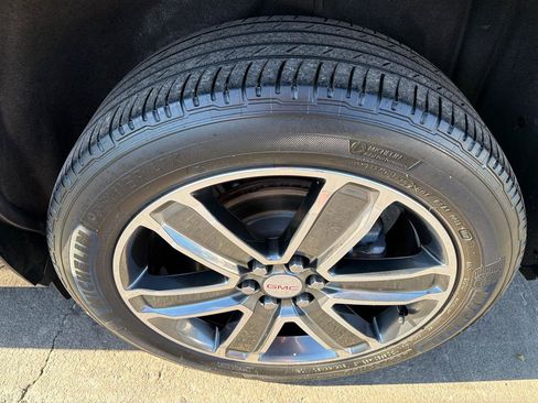 Used 2019 GMC Acadia Denali w/ Technology Package AWD/4WD image 27