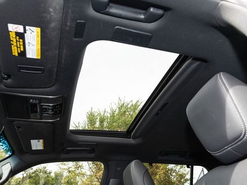 Used 2024 Lexus LX 600 4WD w/ Luxury Package image 34