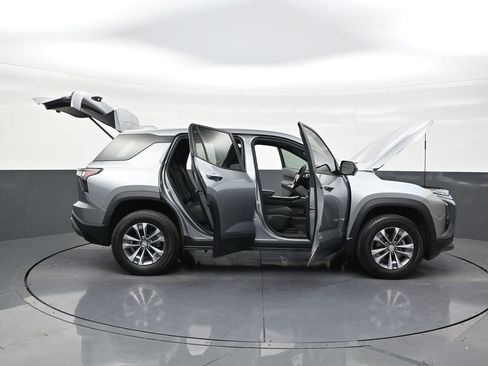 Used 2025 Chevrolet Equinox LT w/ Safety and Technology Package image 30