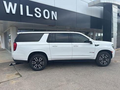Used 2021 GMC Yukon XL AT4 w/ AT4 Premium Package AWD/4WD image 5