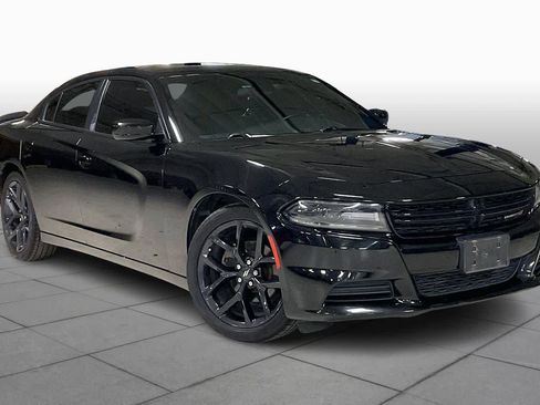 Used 2021 Dodge Charger SXT w/ Blacktop Package image 3