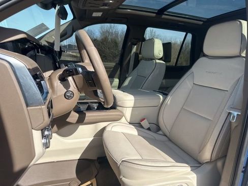 Used 2025 GMC Yukon Denali w/ Denali Reserve Package image 14
