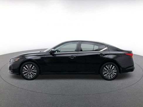 Used 2025 Nissan Altima 2.5 SV FWD image 4