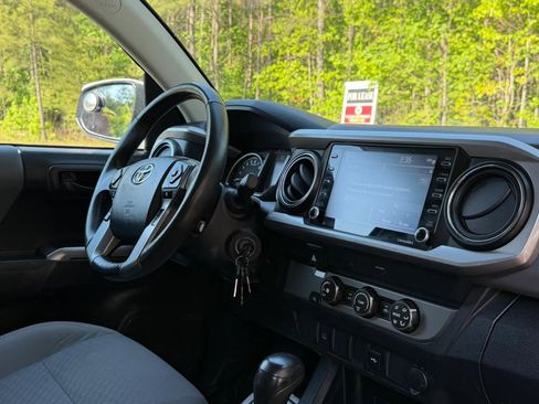 Used 2020 Toyota Tacoma SR5 RWD image 23