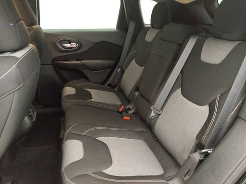 Used 2014 Jeep Cherokee Latitude AWD/4WD image 18