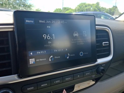 Used 2025 Hyundai Venue SEL FWD image 18