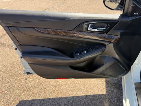 Used 2018 Nissan Maxima Platinum FWD image 15