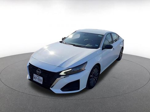 Used 2025 Nissan Altima 2.5 SV image 7