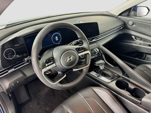 Used 2025 Hyundai Elantra Limited FWD image 9