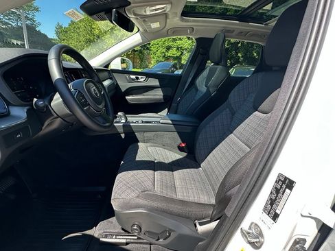 Used 2023 Volvo XC60 B5 Core AWD/4WD image 14