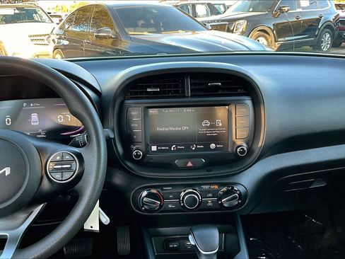 Used 2023 Kia Soul LX image 6
