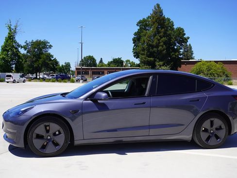 Used 2023 Tesla Model 3 Standard Range RWD image 3