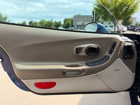 Used 2004 Chevrolet Corvette Convertible w/ Preferred Equipment Group RWD image 29