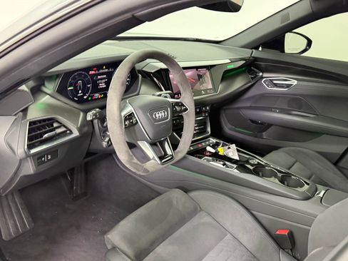 Used 2023 Audi e-tron GT Prestige w/ Prestige Package image 4