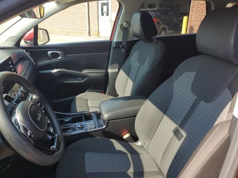 Certified 2023 Kia Sorento LX AWD/4WD image 7