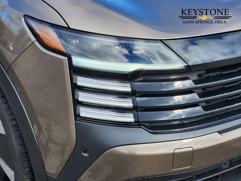 Used 2025 Nissan Kicks SR image 9