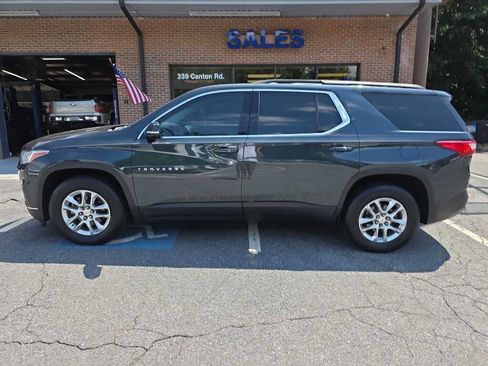 Used 2019 Chevrolet Traverse LT image 2
