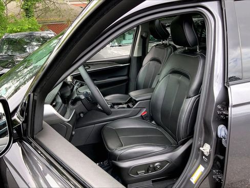 Certified 2023 Jeep Grand Cherokee L Limited w/ Luxury Tech Group II AWD/4WD image 7