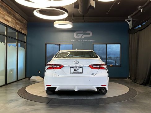 Used 2022 Toyota Camry SE AWD/4WD image 4