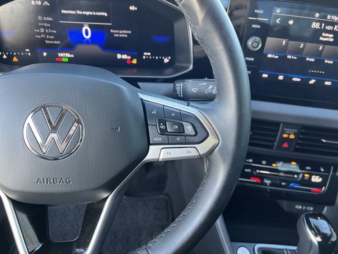 Certified 2025 Volkswagen Jetta SE image 17