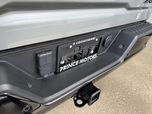 Used 2024 Chevrolet Silverado 2500 ZR2 w/ Technology Package image 15