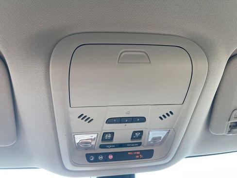 Used 2020 Buick Enclave Premium w/ Sun and Sites Package FWD image 21