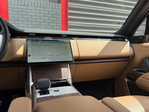 Used 2025 Land Rover Range Rover Long Wheelbase SE image 20