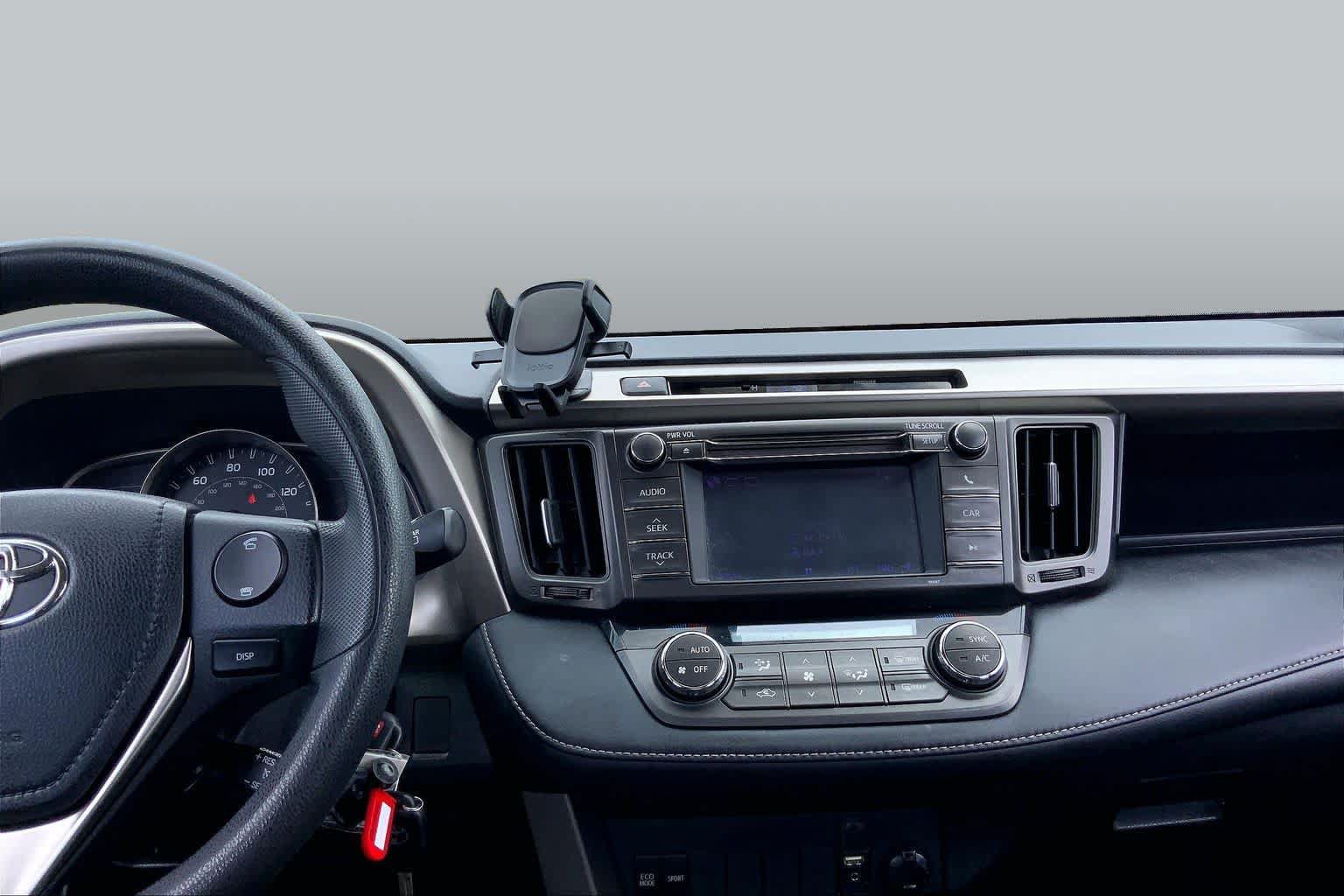 Used 2013 Toyota RAV4 XLE FWD image 7
