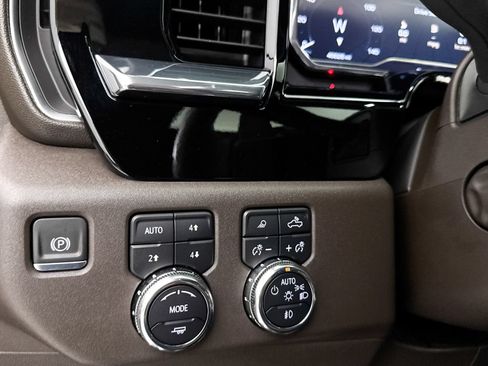 Used 2024 GMC Sierra 1500 SLT AWD/4WD image 12