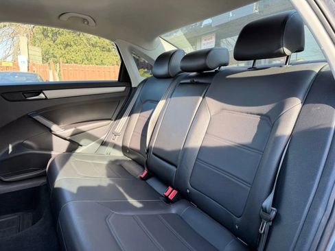 Used 2022 Volkswagen Passat 2.0T SE image 15