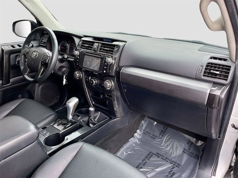 Used 2018 Toyota 4Runner TRD Off-Road Premium image 29