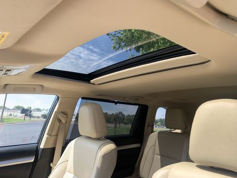 Used 2017 Toyota Highlander XLE FWD image 28