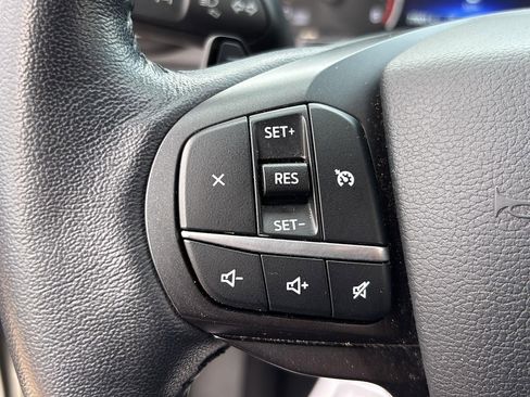 Used 2020 Ford Explorer XLT w/ Equipment Group 202A AWD/4WD image 10