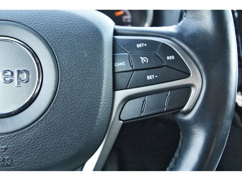 Used 2022 Jeep Grand Cherokee Laredo X RWD image 18