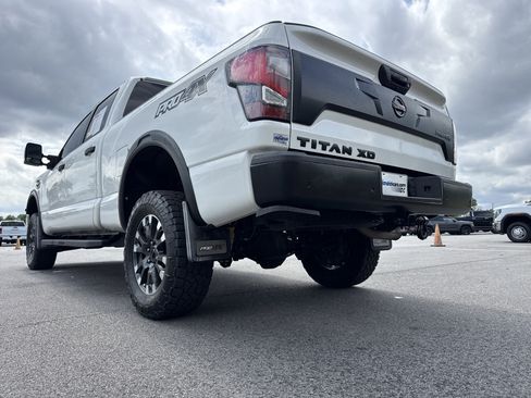 Used 2021 Nissan Titan PRO-4X w/ Pro-4x Convenience Package AWD/4WD image 8