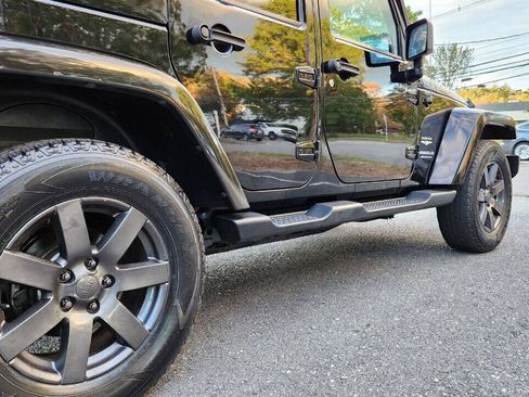 Used 2015 Jeep Wrangler Unlimited Sahara AWD/4WD image 18