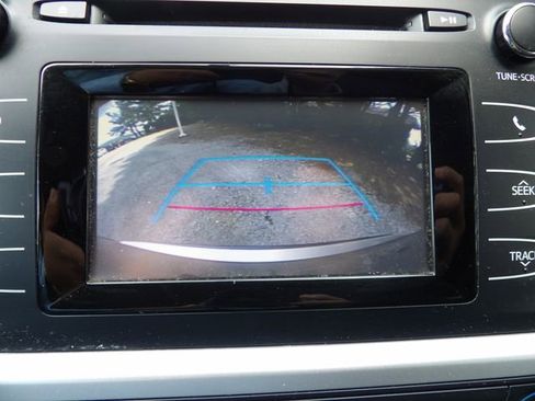 Used 2016 Toyota Highlander LE AWD/4WD image 25