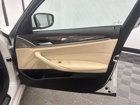 Used 2021 BMW 530i w/ Convenience Package image 15
