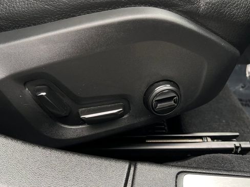 Used 2023 Volvo S60 T8 Plus image 32