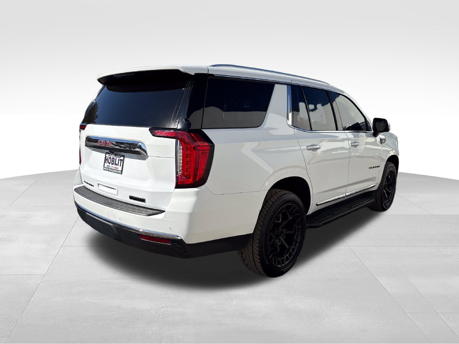 Used 2023 GMC Yukon SLT w/ SLT Luxury Package AWD/4WD image 5