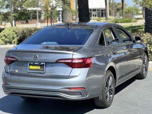 Used 2023 Volkswagen Jetta SE w/ Panoramic Sunroof Package FWD image 10