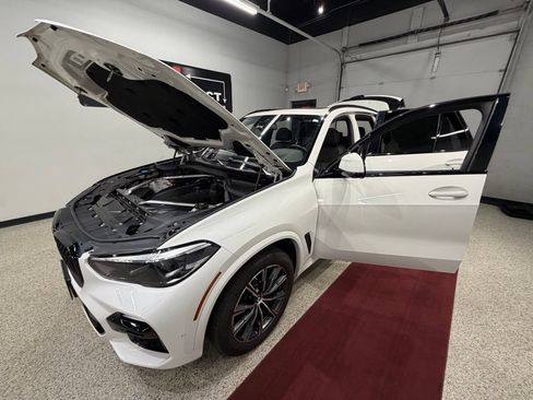 Used 2021 BMW X5 xDrive40i w/ M Sport Package AWD/4WD image 53