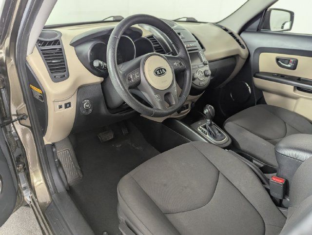 Used 2012 Kia Soul ! FWD image 11