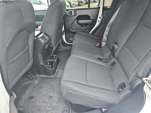 Used 2022 Jeep Gladiator Willys image 24
