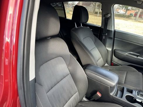 Used 2020 Kia Sportage LX image 24