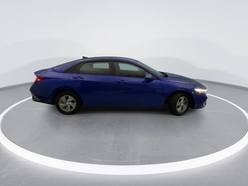 Used 2025 Hyundai Elantra SE FWD image 7
